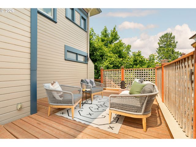 2425 Nw JOHNSON St, Portland, OR 97210