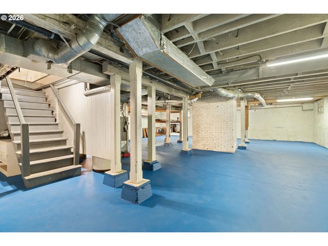 2425 Nw JOHNSON St, Portland, OR 97210