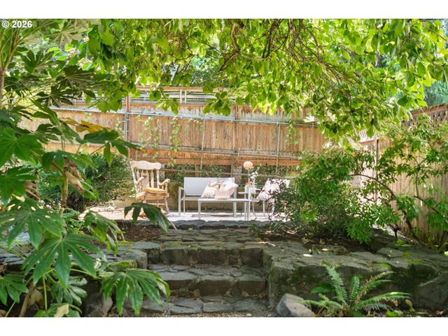 2425 Nw JOHNSON St, Portland, OR 97210