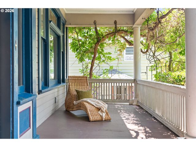 2425 Nw JOHNSON St, Portland, OR 97210