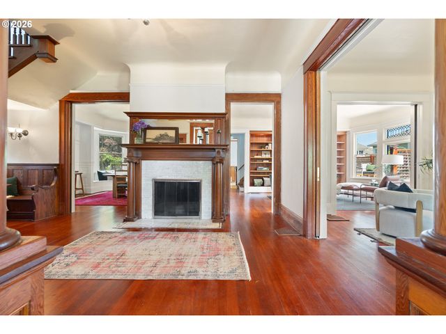 2425 Nw JOHNSON St, Portland, OR 97210
