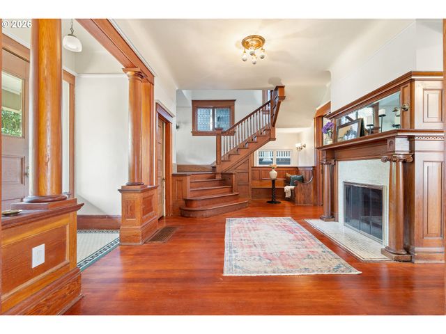 2425 Nw JOHNSON St, Portland, OR 97210