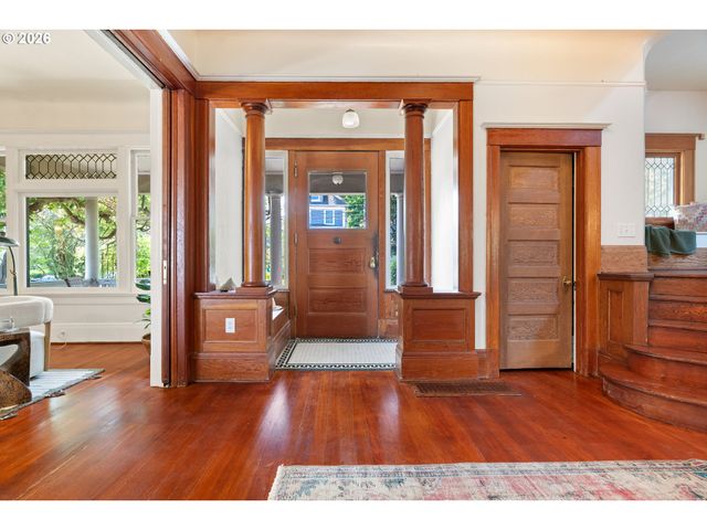 2425 Nw JOHNSON St, Portland, OR 97210