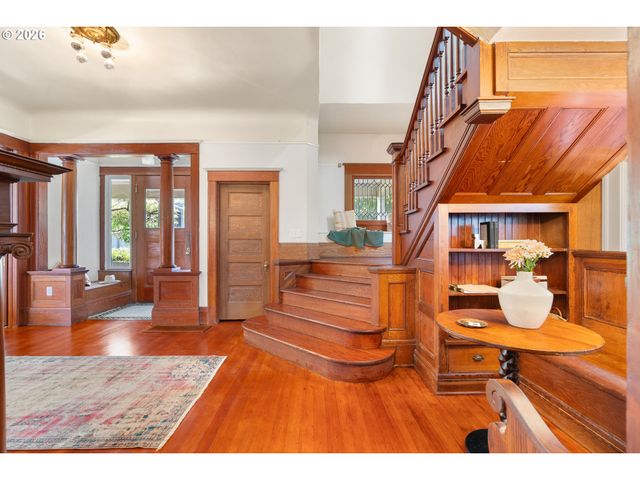 2425 Nw JOHNSON St, Portland, OR 97210