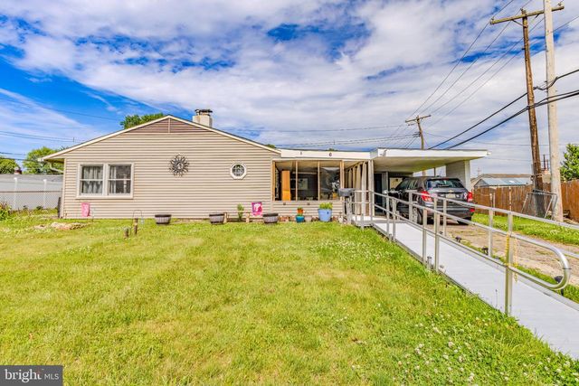 6 GAMEWOOD RD, Levittown, PA 19057