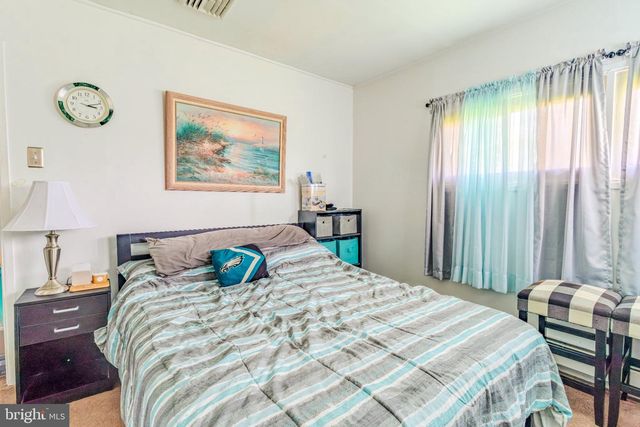 6 GAMEWOOD RD, Levittown, PA 19057