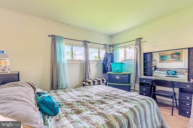6 GAMEWOOD RD, Levittown, PA 19057