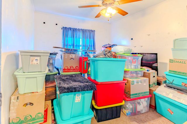 6 GAMEWOOD RD, Levittown, PA 19057