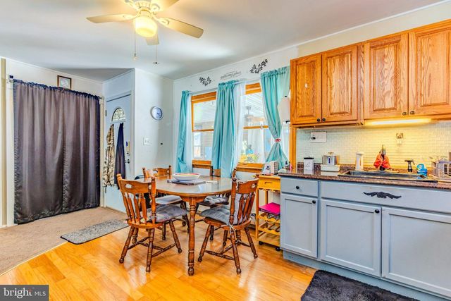 6 GAMEWOOD RD, Levittown, PA 19057