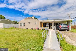 6 GAMEWOOD RD, Levittown, PA 19057