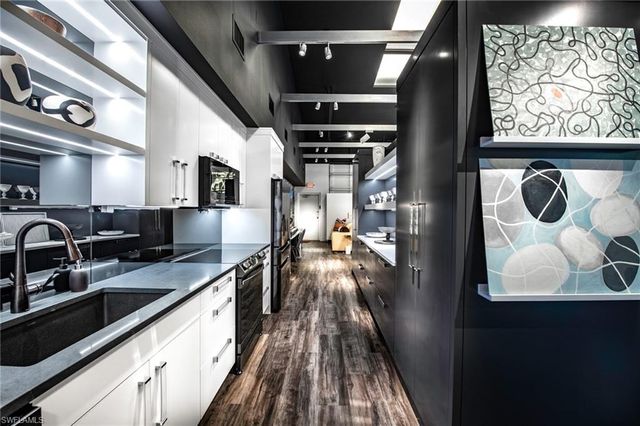 5880 Shirley ST # 208, Naples, FL 34109