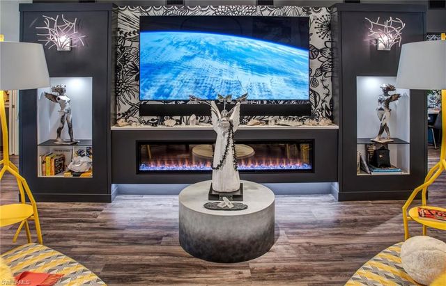 5880 Shirley ST # 208, Naples, FL 34109