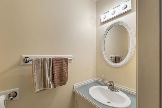 27 Robin Acres Drive, Wolfeboro, NH 03894