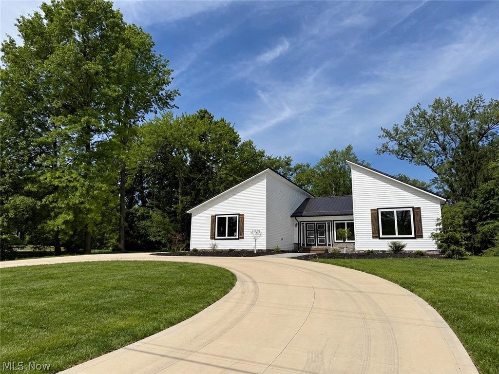 3940 Ellendale Road, Moreland Hills, OH 44022