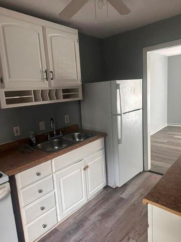11219 E 24th Street, Independence, MO 64052