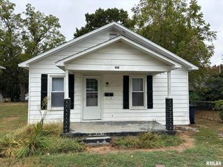 515 N MARION Street, Salem, IL 62881