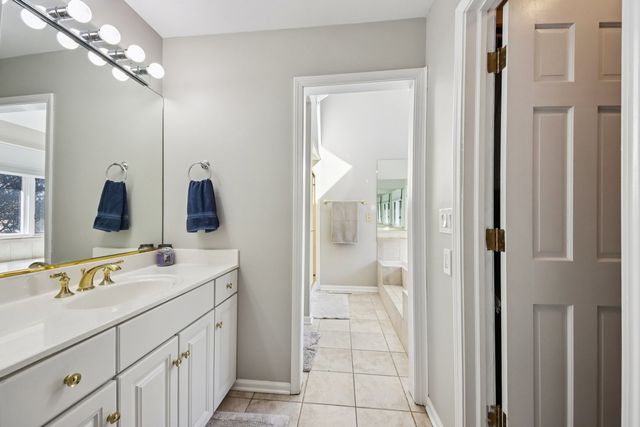 511 Greens View Drive, Algonquin, IL 60102