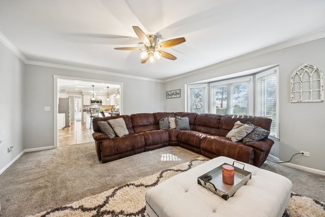 511 Greens View Drive, Algonquin, IL 60102