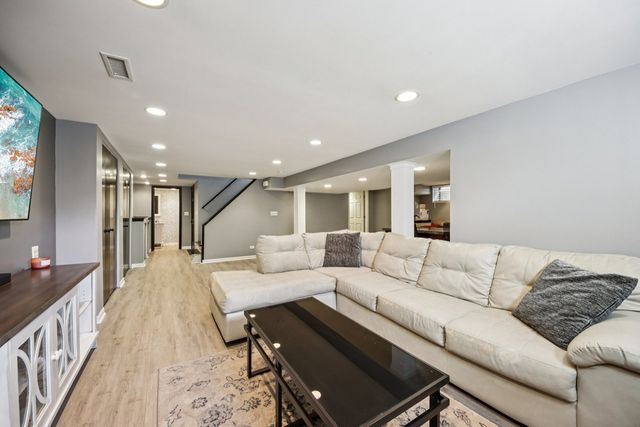 511 Greens View Drive, Algonquin, IL 60102