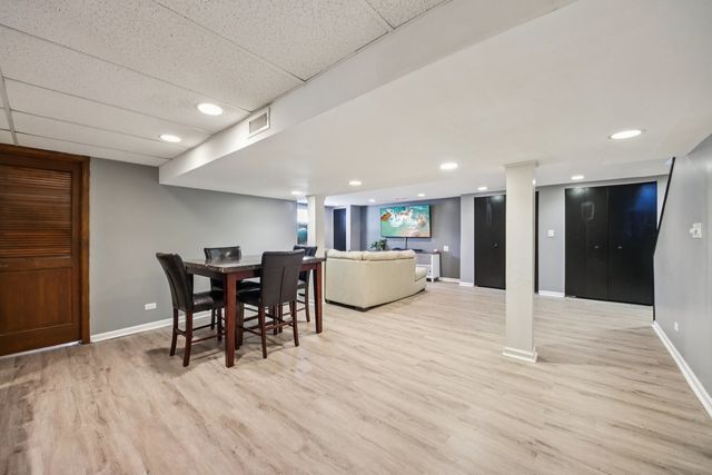 511 Greens View Drive, Algonquin, IL 60102