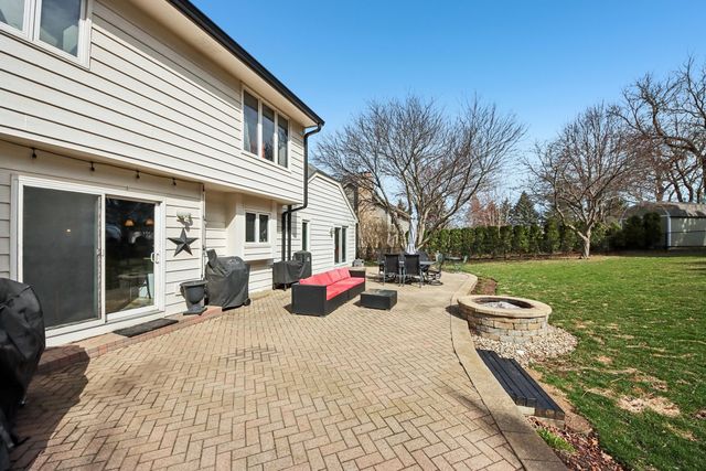 511 Greens View Drive, Algonquin, IL 60102