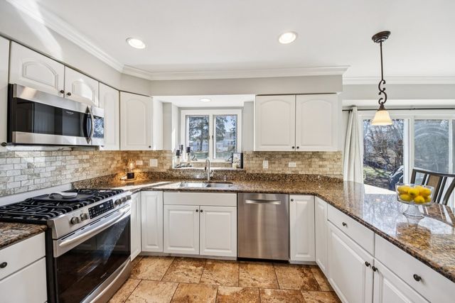 511 Greens View Drive, Algonquin, IL 60102