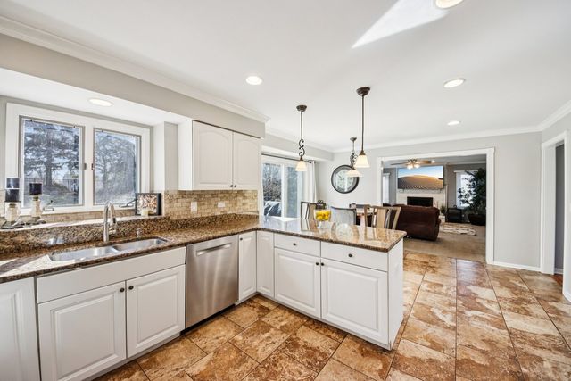 511 Greens View Drive, Algonquin, IL 60102