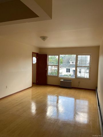 19707 120 TH AVE, Saint Albans, NY 11412