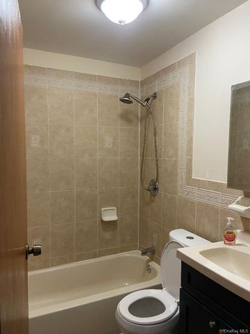 19707 120 TH AVE, Saint Albans, NY 11412