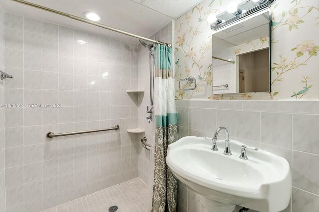 7201 SW 166th St, Palmetto Bay, FL 33157