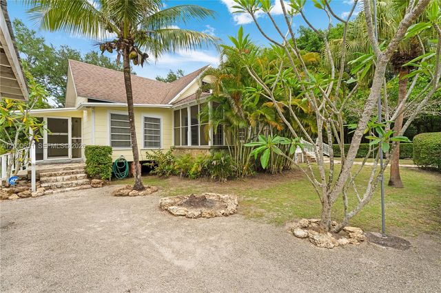 7201 SW 166th St, Palmetto Bay, FL 33157