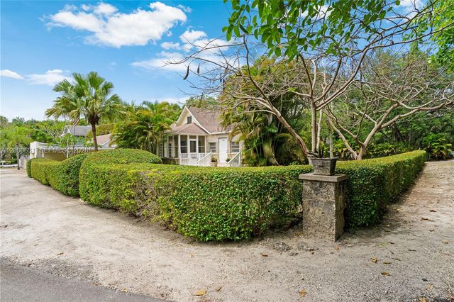 7201 SW 166th St, Palmetto Bay, FL 33157