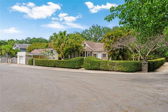 7201 SW 166th St, Palmetto Bay, FL 33157