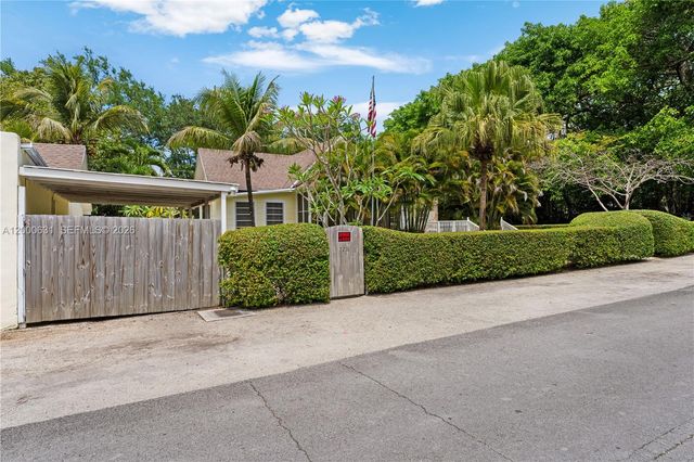 7201 SW 166th St, Palmetto Bay, FL 33157