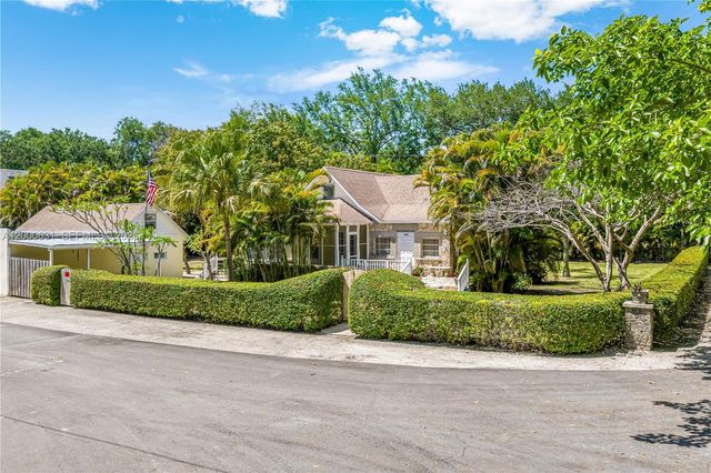 7201 SW 166th St, Palmetto Bay, FL 33157