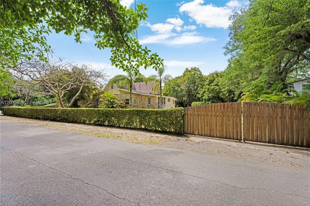 7201 SW 166th St, Palmetto Bay, FL 33157