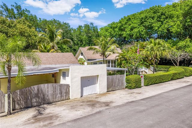 7201 SW 166th St, Palmetto Bay, FL 33157