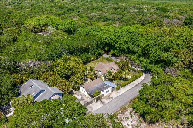 7201 SW 166th St, Palmetto Bay, FL 33157