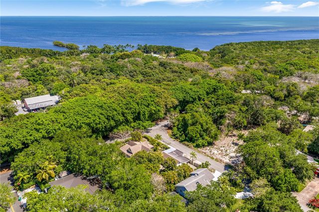 7201 SW 166th St, Palmetto Bay, FL 33157