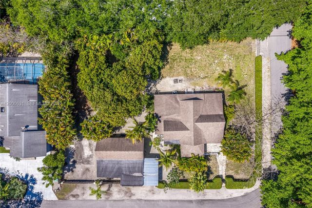 7201 SW 166th St, Palmetto Bay, FL 33157