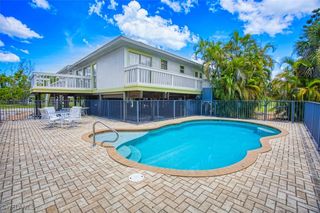 1674 Bunting LN, Sanibel, FL 33957