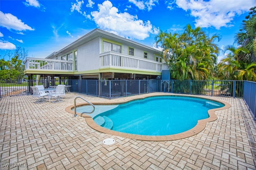 1674 Bunting LN, Sanibel, FL 33957