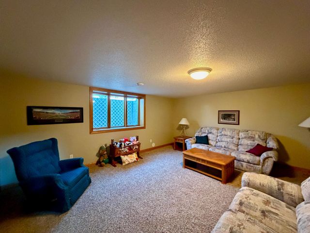 626 43rd Avenue S, Moorhead, MN 56560