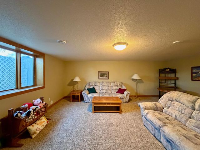 626 43rd Avenue S, Moorhead, MN 56560