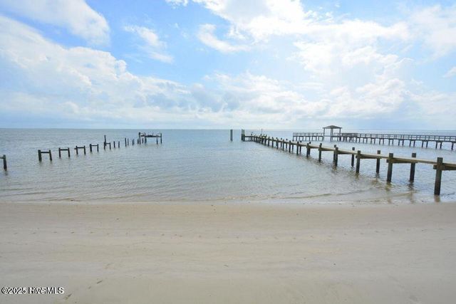 139 Sound Point Drive, Harkers Island, NC 28531