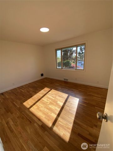 4916 24th Place S, Seattle, WA 98108