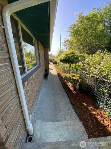 4916 24th Place S, Seattle, WA 98108