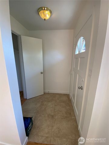 4916 24th Place S, Seattle, WA 98108