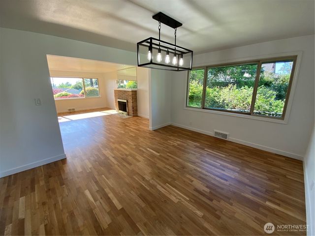 4916 24th Place S, Seattle, WA 98108