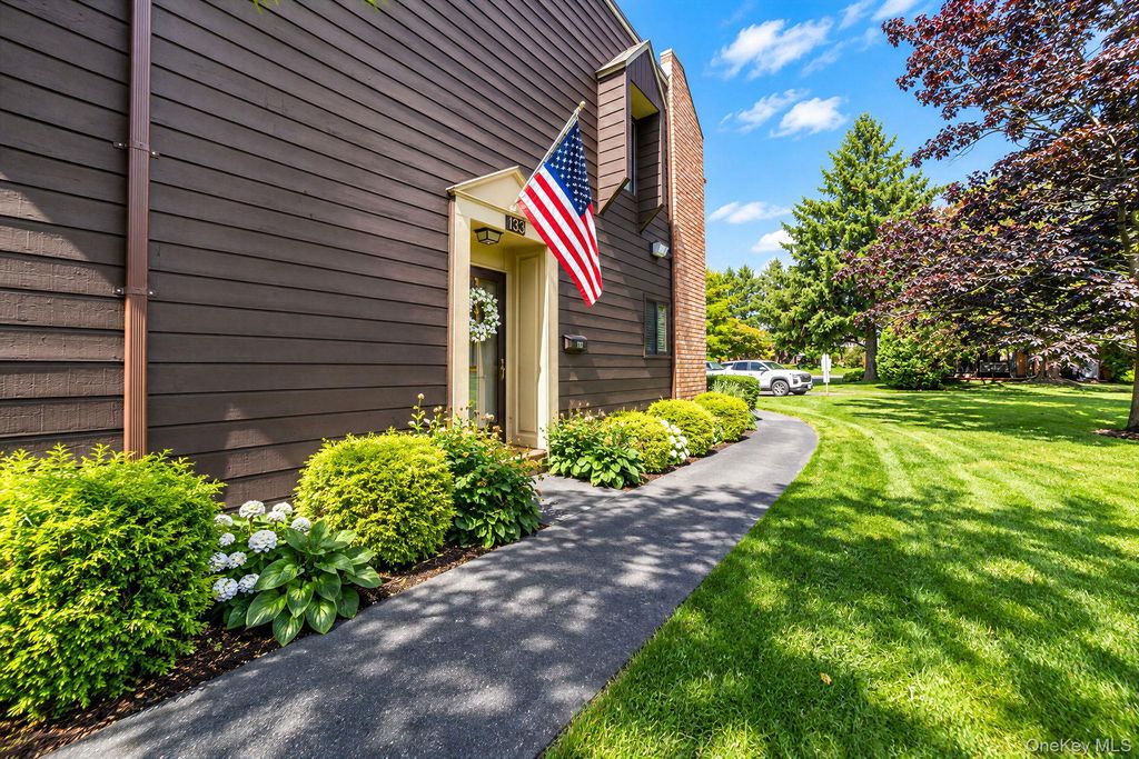 133 Southgate Drive, Massapequa Park, NY 11762 — photo 3